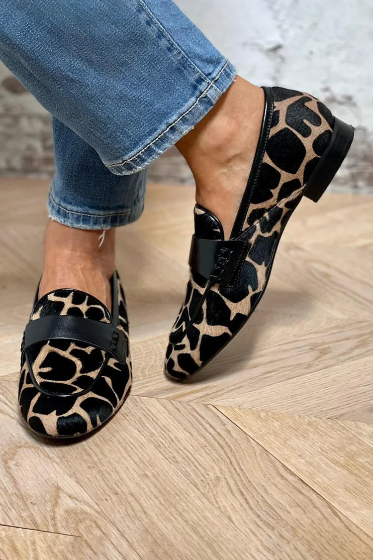 DJURMÖNSTRAD LOAFER MED ELEGANT DETALJ
