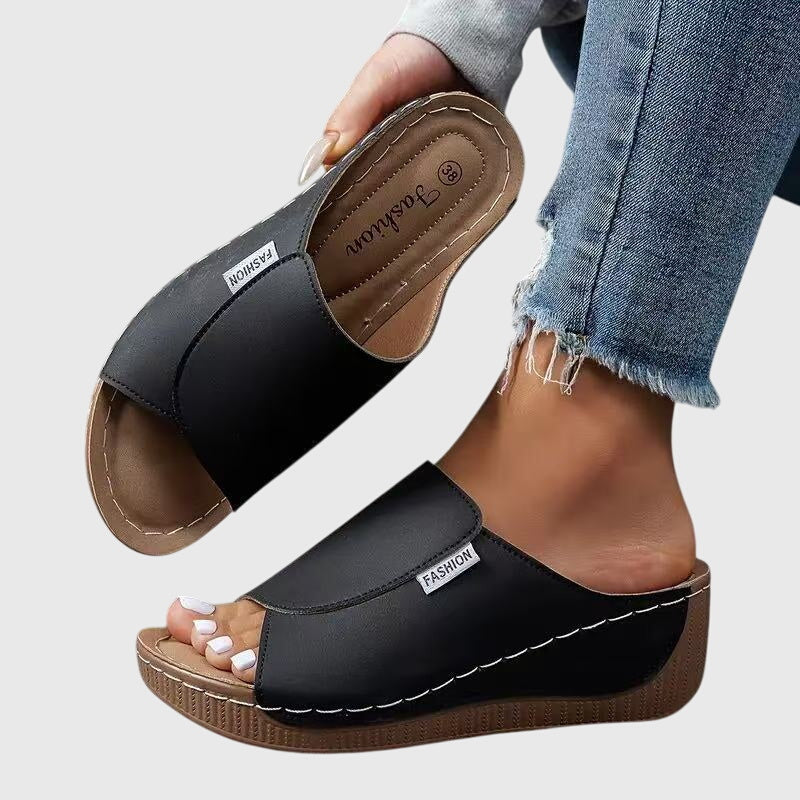 Esther | Ortopediska kilklackade sandaler